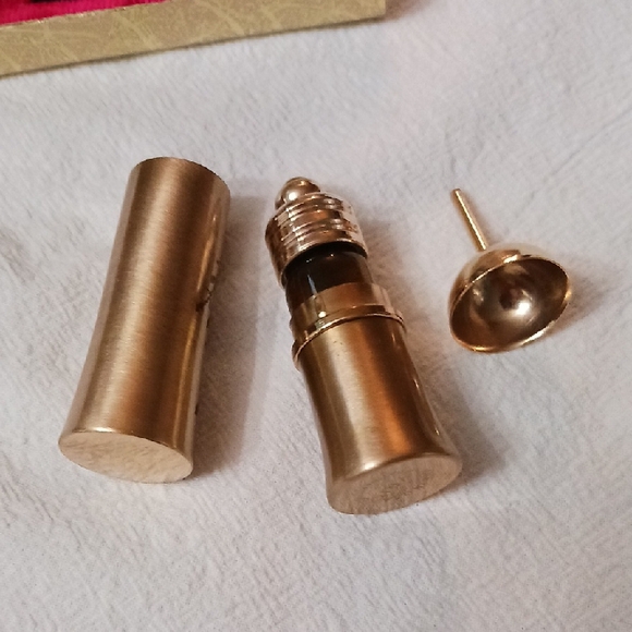 Gold Rollarama Refillable Roll-On Perfumer - Picture 4 of 8